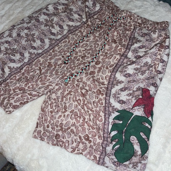 NWT Urban Outfitters Shorts - Picture 2 of 4